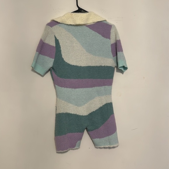 New! Colorblock Romper - Picture 2 of 3